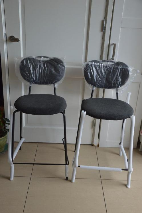 4 nieuwe design eetkamerstoelen/ barkrukken merk DS4U, zwart, Huis en Inrichting, Stoelen, Nieuw, Vier, Metaal, Stof, Grijs, Ophalen