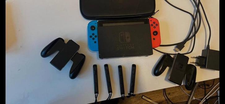 Nintendo Switch / Docking / Controller / Joy Cons, Spelcomputers en Games, Spelcomputers | Nintendo Switch, Zo goed als nieuw
