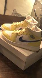 Nike Air Jordan 1 Mid Paars/Geel - Maat 40, Ophalen of Verzenden, Zo goed als nieuw, Overige kleuren, Sneakers of Gympen