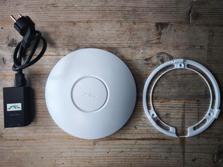 Unifi AP LR - Krachtige Access Point, Computers en Software, Accesspoints, Ophalen