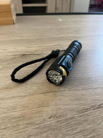 1000 lumen zaklamp -Meerdere helderheidsstanden - Oplaadbaar beschikbaar voor biedingen