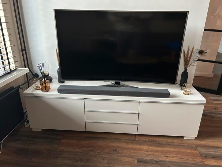 Tv Meubel Wit Glans - 180x40x50 - Uitstekend! Klein prijsje, Huis en Inrichting, Kasten | Televisiemeubels, Zo goed als nieuw
