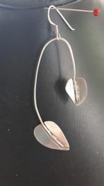 Enkele Zilveren Design Oorbel /Hanger m. Signatuur + nummer., Ophalen of Verzenden, Zilver, Oorbellen