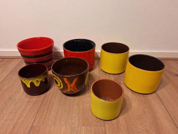 Leuke vintage bloempotten jaren 70, seventies 7 stuks beschikbaar voor biedingen