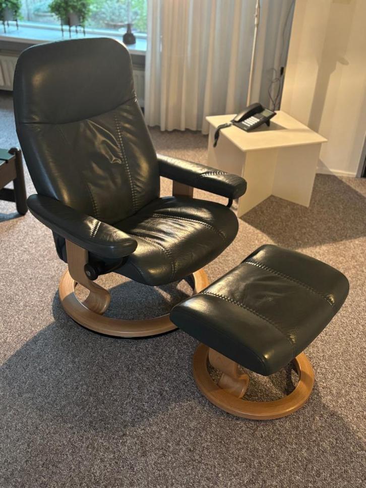 Consul Relaxfauteuil met hocker – Leder Atlantic Blue (2021), Huis en Inrichting, Fauteuils, Zo goed als nieuw, Hout, Leer, Overige materialen