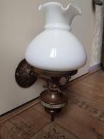 Oude messing wandlamp met opaal glas, Antiek en Kunst, Ophalen of Verzenden