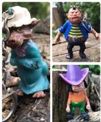 Sleutelhanger reus - mannetje met paarse hoed en wolf, Ophalen of Verzenden, Zo goed als nieuw, Knuffel of Figuurtje