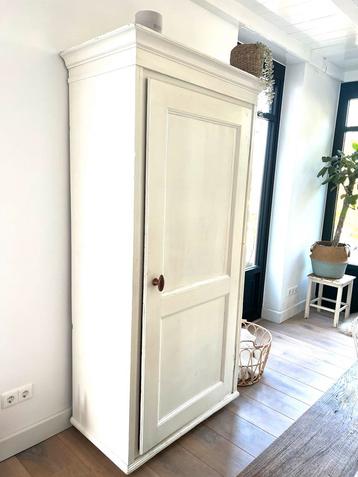Antieke Franse, landelijke kast. beschikbaar voor biedingen