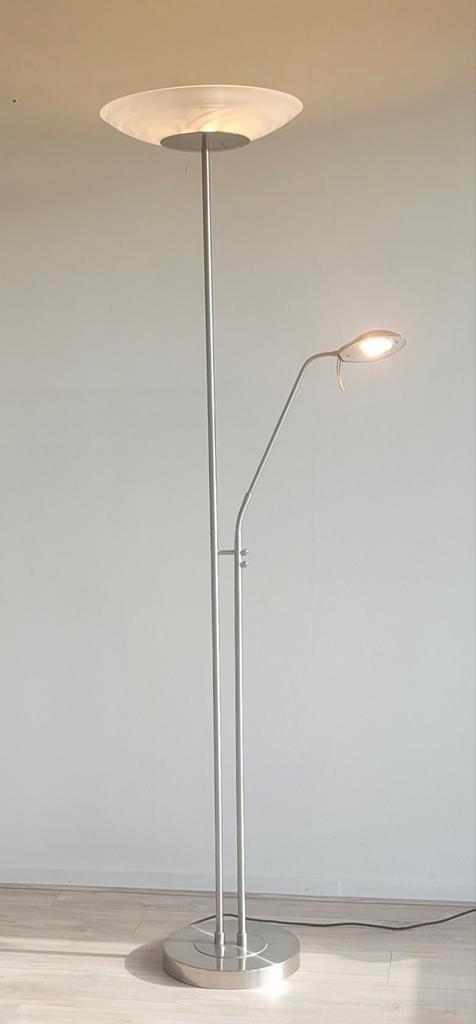 Moderne Staande Lamp met Leeslamp, Huis en Inrichting, Lampen | Vloerlampen, Zo goed als nieuw, 150 tot 200 cm, Glas, Metaal, Ophalen