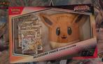Pokémon TCG Scarlet & Violet Prismatic Eevee Pouch, Ophalen of Verzenden, Nieuw