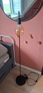 Strakke staande lamp met grote lichtbol, Ophalen, Strak modern, 100 tot 150 cm, Zo goed als nieuw