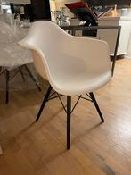 Eames kuipstoelen met zwarte poten, Ophalen, Nieuw, Wit