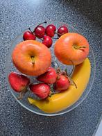 Vintage glazen schaal op voet met nepfruit, Huis en Inrichting, Schaal, Ophalen of Verzenden, Onbekend, Onbekend
