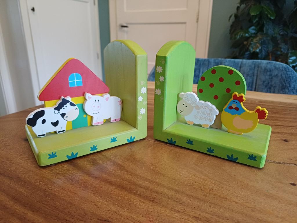 Houten boekensteun boerderij, Kinderen en Baby's, Kinderkamer | Inrichting en Decoratie, Ophalen of Verzenden, Zo goed als nieuw