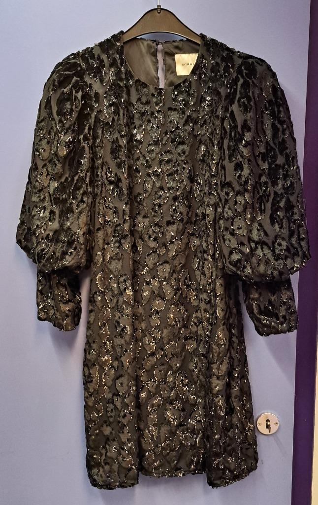 By Malina zwarte feest jurk pofmouw glim patroon L nr 47670, Kleding | Dames, Jurken, Zo goed als nieuw, Maat 42/44 (L), Zwart