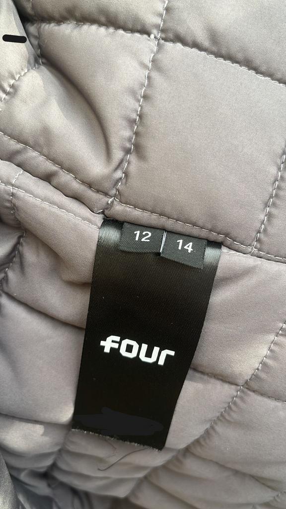 Unisex Jas Four - Perfect voor Meiden & Jongens!, Ophalen of Verzenden, Zo goed als nieuw, Jasje, Maat 34 (XS) of kleiner