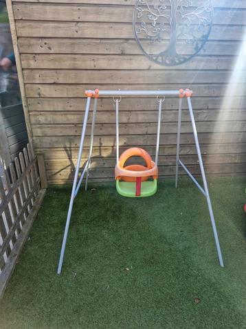 Baby Schommel in Goede Staat beschikbaar voor biedingen