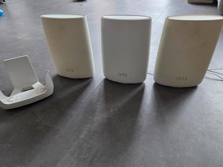 Netgear Orbi RBR50 Router + 2 Satellieten (RBS50), Computers en Software, Routers en Modems, Gebruikt, Ophalen