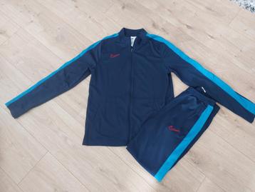 Nike trainingspak 164 beschikbaar voor biedingen