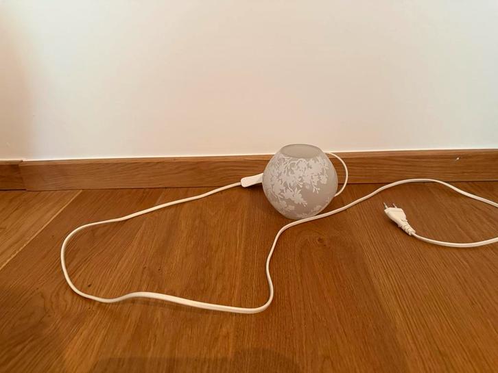 IKEA tafellampje / nachtlampje, Huis en Inrichting, Lampen | Tafellampen, Zo goed als nieuw, Minder dan 50 cm, Glas, Ophalen of Verzenden