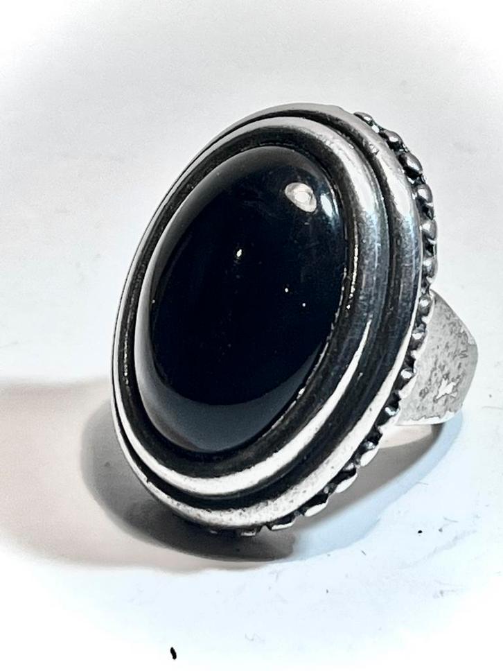 Vintage ring met onyx steen 17:/18 mm, Sieraden, Tassen en Uiterlijk, Ringen, Gebruikt, Dame of Heer, 18 tot 19, Zwart, Zilver