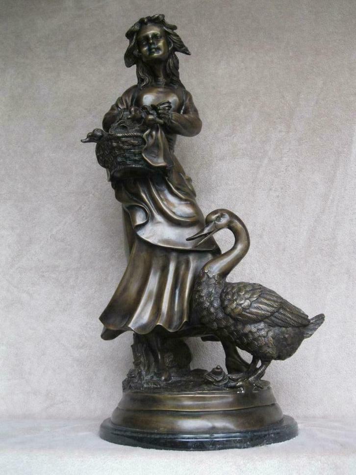 brons - meisje met ganzen - Baré., Antiek en Kunst, Antiek | Koper en Brons, Brons, Ophalen