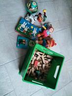 Opbergbox met houten speelgoed blokken + div leuk speelgoed, Kinderen en Baby's, Speelgoed | Houten speelgoed, Overige typen, Zo goed als nieuw