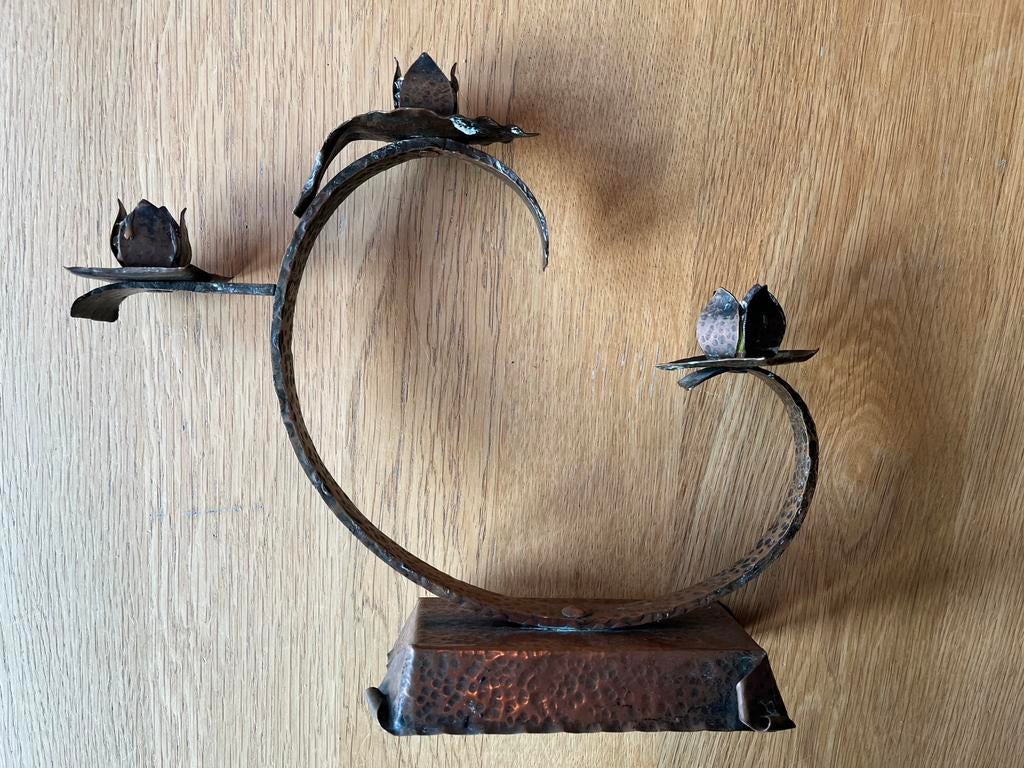 Antieke, gehamerde koperen kandelaar, Ophalen of Verzenden, Koper of Brons