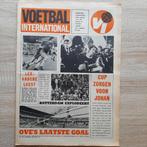 AJAX Cup zorgen voor Johan Cruijff om cup te beschermen 1971, Verzenden, Zo goed als nieuw, Ajax, Boek of Tijdschrift
