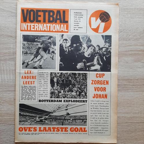 AJAX Cup zorgen voor Johan Cruijff om cup te beschermen 1971, Verzamelen, Sportartikelen en Voetbal, Zo goed als nieuw, Boek of Tijdschrift