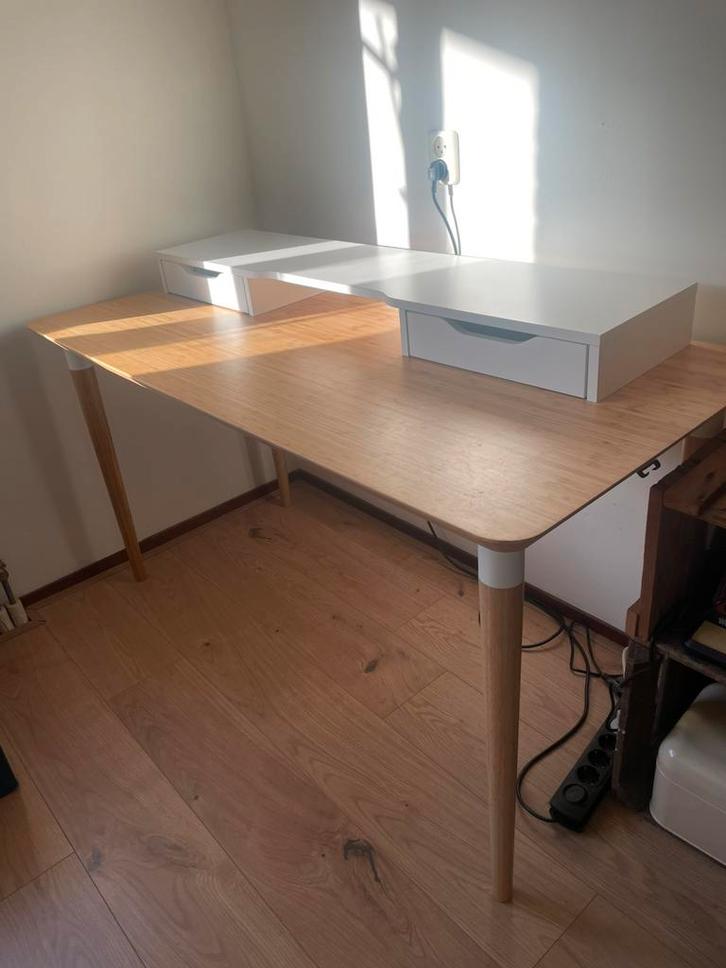Hilver / Anfallare IKEA bureau, Huis en Inrichting, Bureaus, Zo goed als nieuw, Ophalen