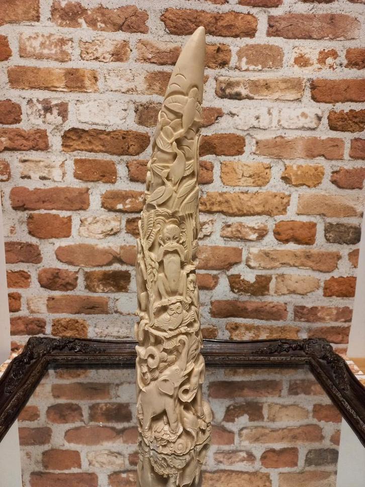 Imitatie Ivoren Beeld met Dieren - 40cm, Antiek en Kunst, Kunst | Beelden en Houtsnijwerken, Ophalen of Verzenden