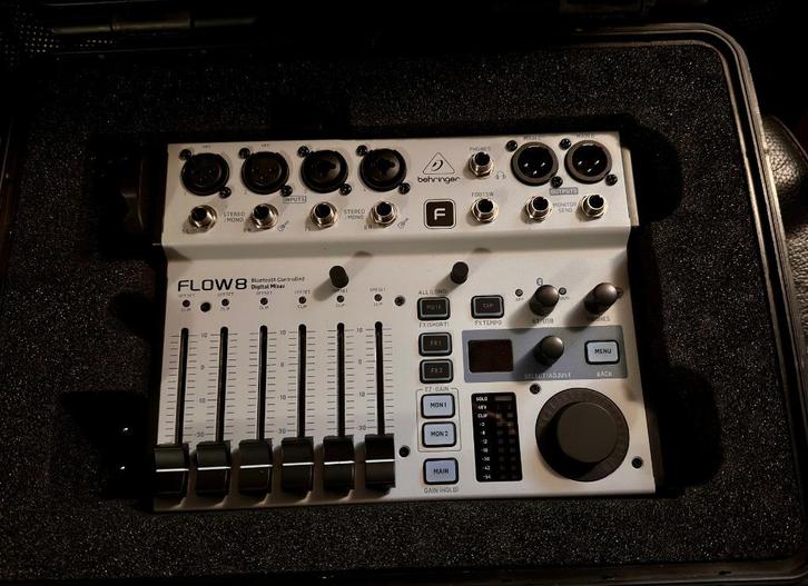 Behringer Flow8 mixer + peli-case met custom foam, Muziek en Instrumenten, Mengpanelen, Zo goed als nieuw, 5 tot 10 kanalen, Ophalen of Verzenden