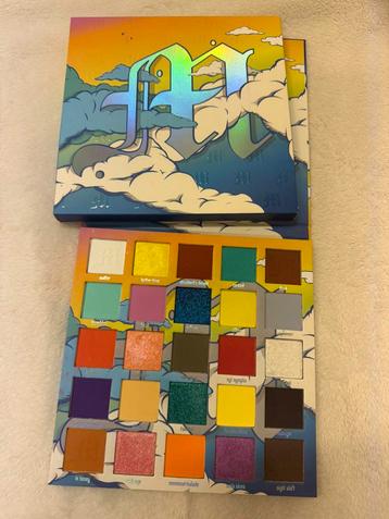 Made By Mitchell Head in the Clouds eyeshadow palette beschikbaar voor biedingen