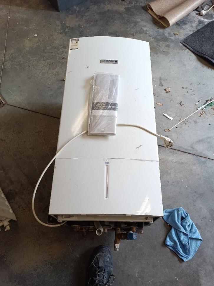 HR ketel - Bosch Condens 3000W (2015), Doe-het-zelf en Verbouw, Verwarming en Radiatoren, Gebruikt, Cv-ketel of Combi-ketel, 800 watt of meer
