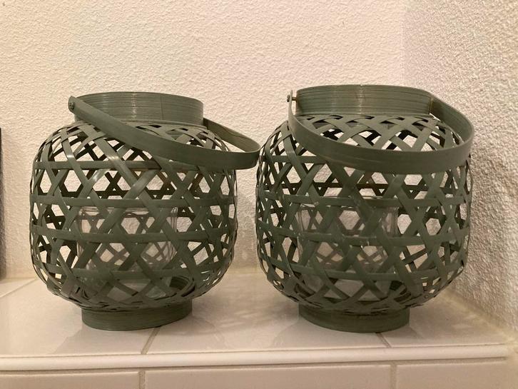 Set van 2 groene lantaarns, Huis en Inrichting, Woonaccessoires | Kandelaars en Kaarsen, Zo goed als nieuw, Kandelaar, Minder dan 25 cm