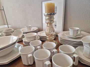 Uitgebreid 6 pers servies Johnson Brothers Heritage'white  beschikbaar voor biedingen