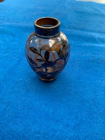 Vintage zilver op glas vaasje beschikbaar voor biedingen