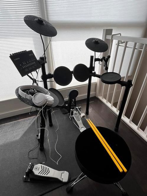 Yamaha DTX432k - als nieuw, Muziek en Instrumenten, Drumstellen en Slagwerk, Zo goed als nieuw, Yamaha, Elektronisch, Ophalen