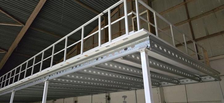 35M. Leuning balustrade tbv entresolvloer / verdiepingsvloer, Doe-het-zelf en Verbouw, Metalen, Gebruikt, IJzer, Ophalen