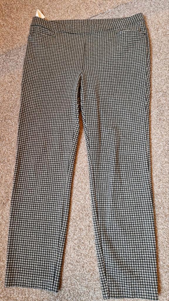 Toni ruitjes broek maat 42, Kleding | Dames, Broeken en Pantalons, Zo goed als nieuw, Maat 42/44 (L), Bruin, Lang, Ophalen of Verzenden