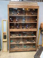 Antieke teakhouten vitrinekast met schuifdeuren, Ophalen of Verzenden, Zo goed als nieuw