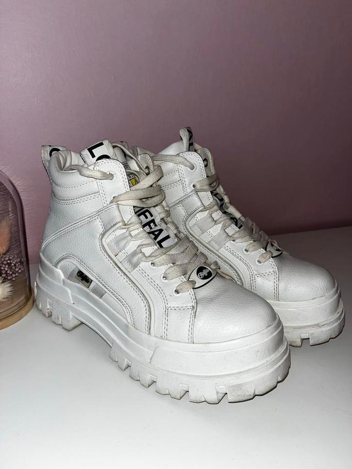 Buffalo Aspha Veterlaarsjes - Vegan Leer maat 39, Kleding | Dames, Schoenen, Zo goed als nieuw, Lage of Enkellaarzen, Wit, Ophalen of Verzenden