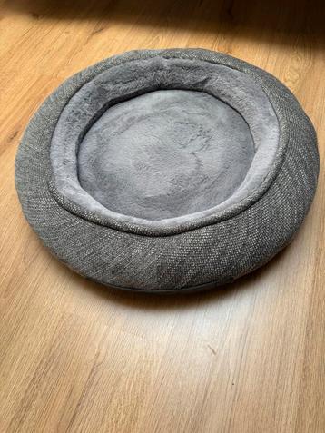 Kattenmand beschikbaar voor biedingen