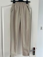 Ambika leatherlook beige broek maat S, Kleding | Dames, Broeken en Pantalons, Ophalen of Verzenden, Zo goed als nieuw, Beige, Lang