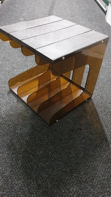 Plexiglas seventies platenstandaard beschikbaar voor biedingen