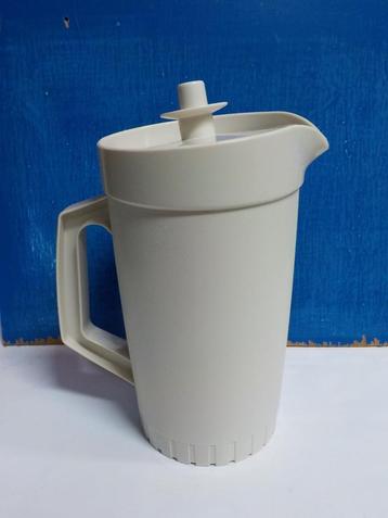 Tupperware schenkkan  beschikbaar voor biedingen