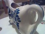 Delfts blauwe staande en zittende koe met belletje om., Antiek en Kunst, Antiek | Keramiek en Aardewerk, Ophalen