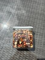 Bak met diverse hamstersnoepjes, Ophalen, Zo goed als nieuw, Voerbakje