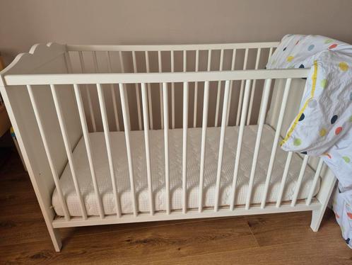 Ledikantje, 60120. Inclusief matras, dekbed en beddengoed, Kinderen en Baby's, Babywiegjes en Ledikanten, Gebruikt, Ledikant, Ophalen